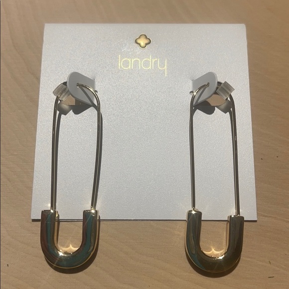 Landry Jewelry - Landry pretty unique long gold earrings 💝💖